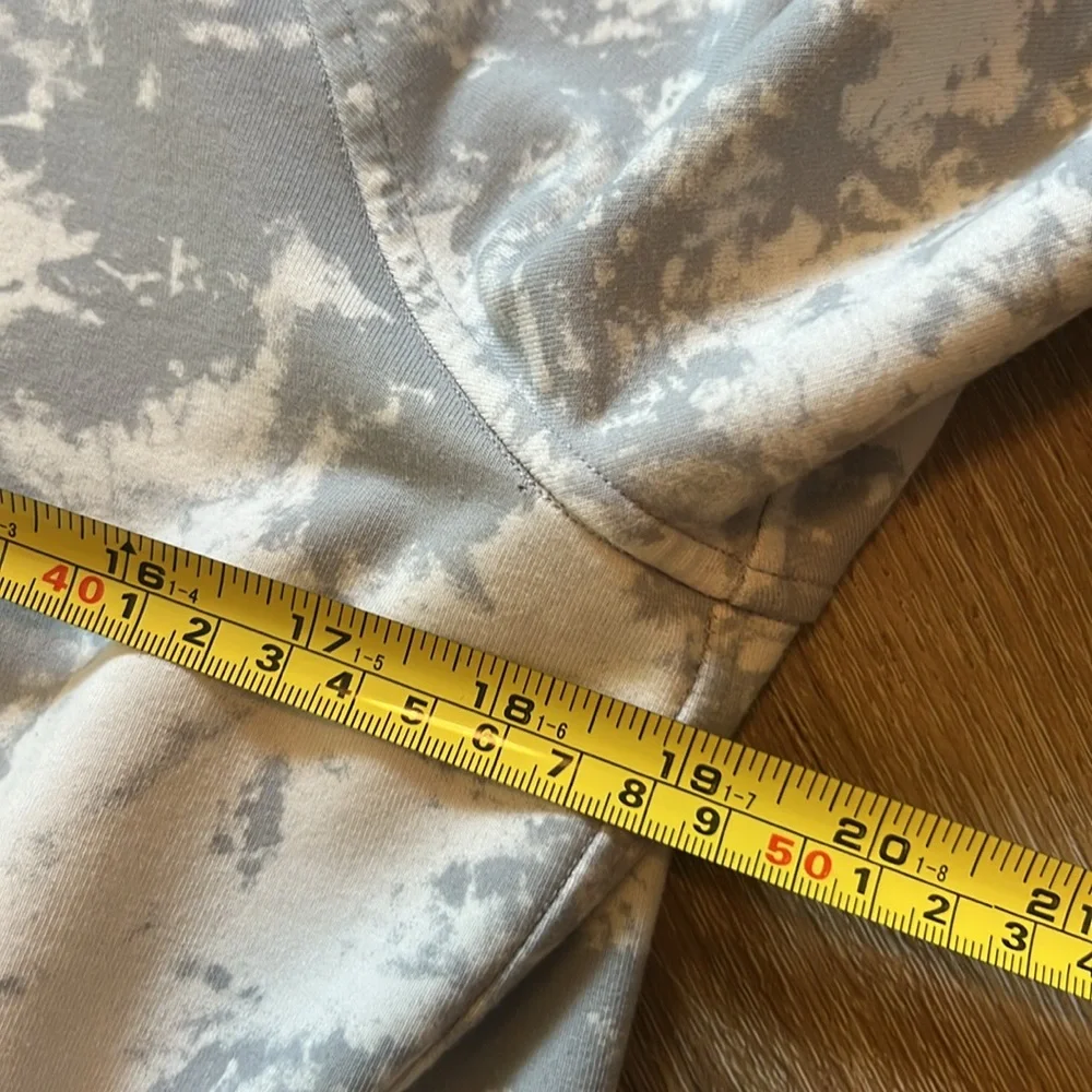 Men's Lululemon Gray and Cream Tie-Dye Hoodie Size Medium